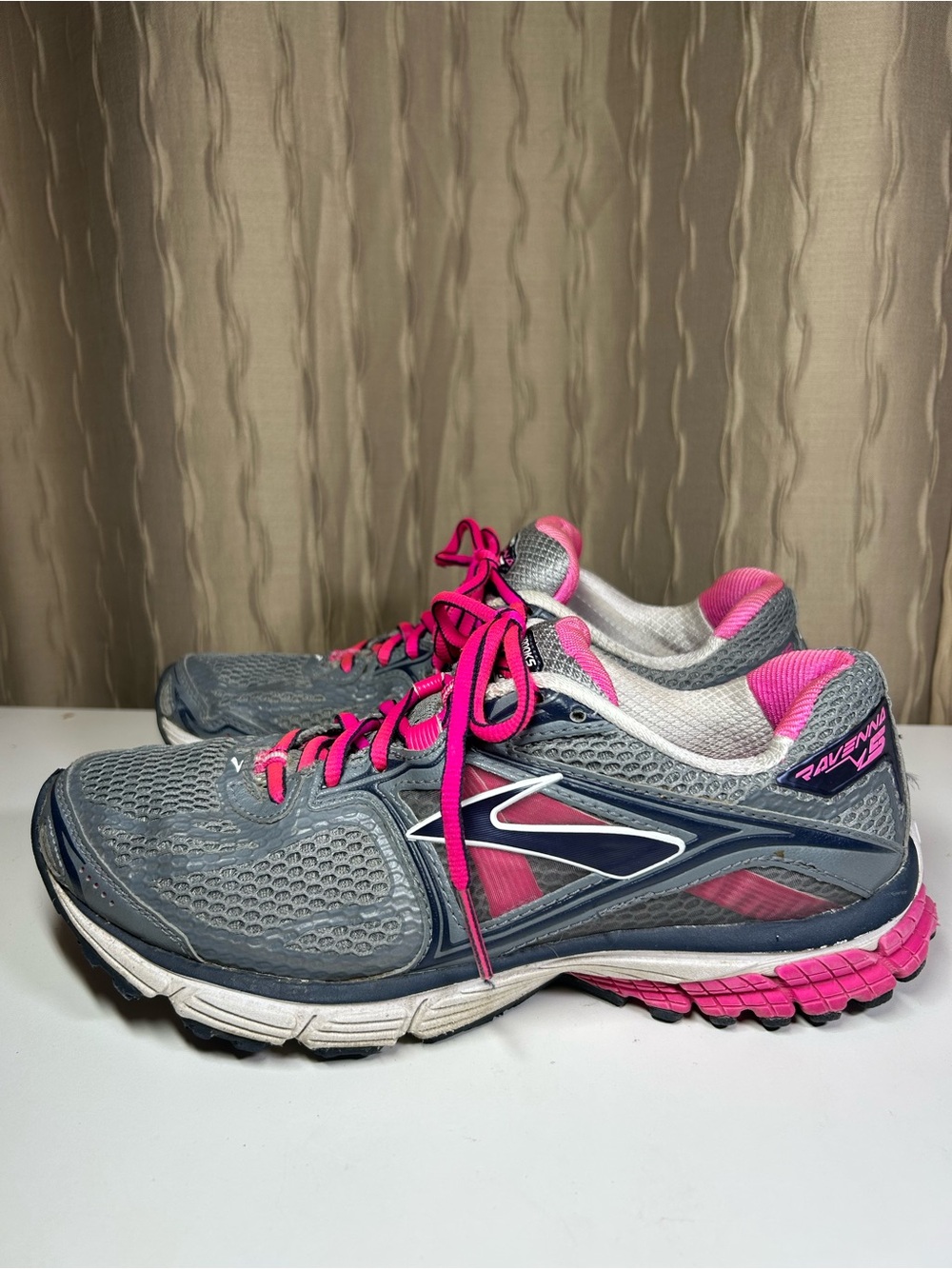 Brooks Ravenna 5 Women's 9 Gray Pink Running Sneakers 1201491B672